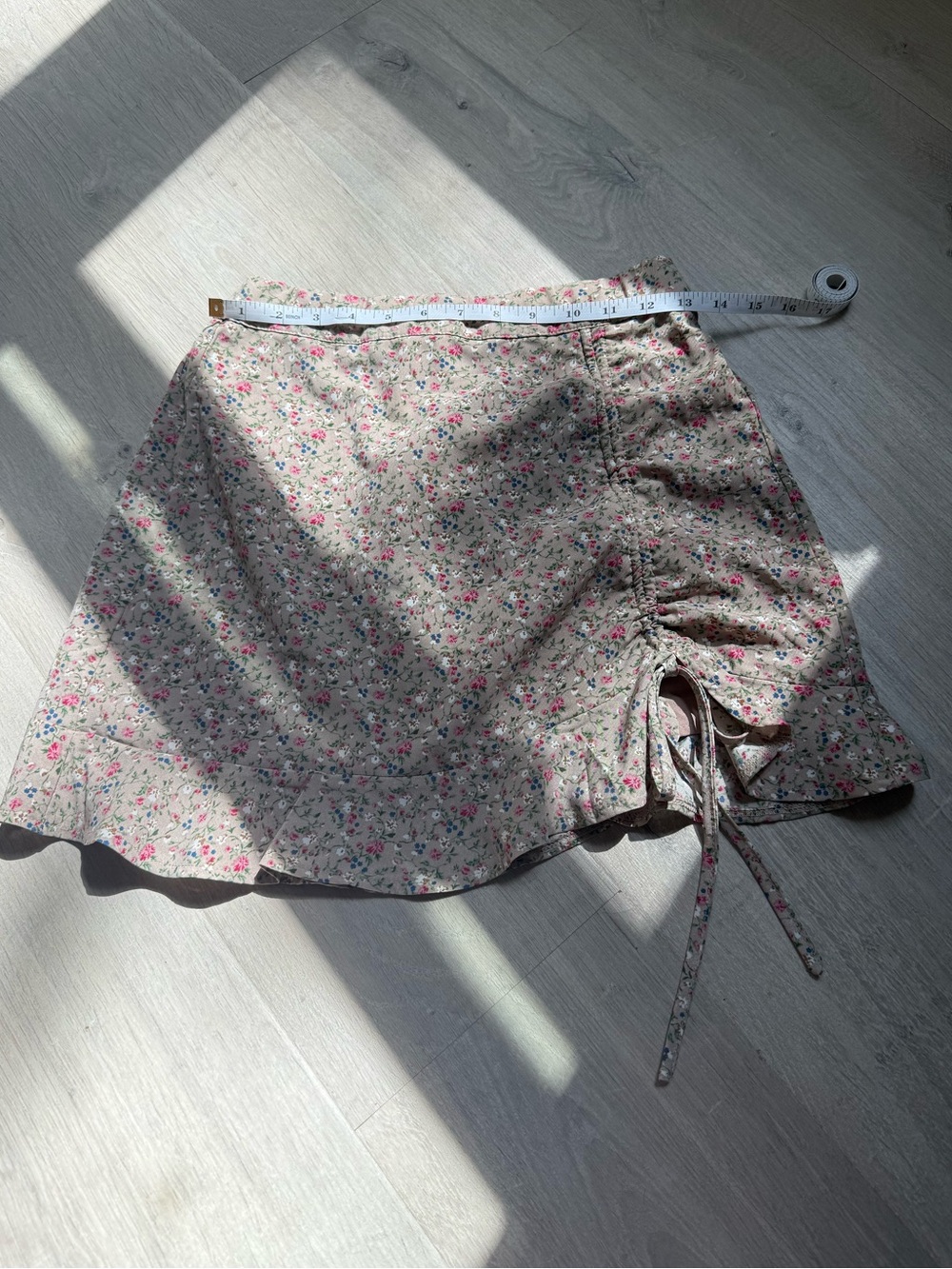 Mable Ditsy Floral Drawstring Mini Skirt in Beige and Pink size small - Picture 2 of 9
